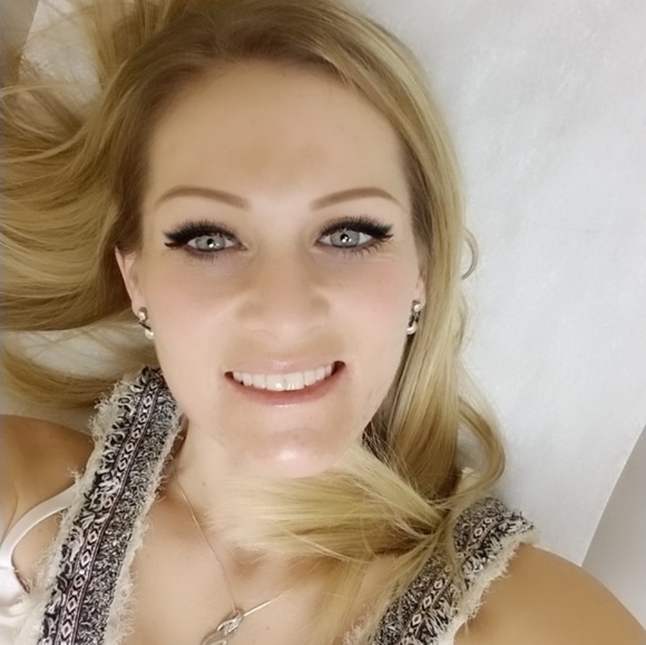 Meet your Posher, Rachel - Picture 2 of 2